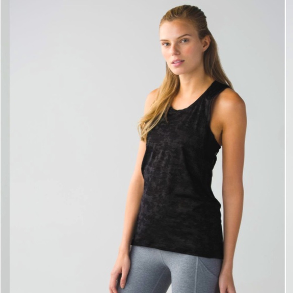 Lululemon Run for Days Tank Top Black Camo GUC Size 8 Medium (?)
